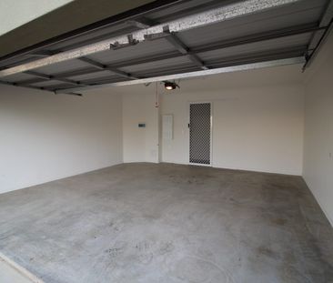 Immaculate 3-Bedroom Townhouse in Quiet Calamvale Complex - Photo 1