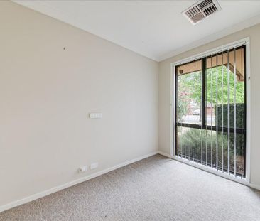 Stylish Family Home in Mount Annan - Photo 5