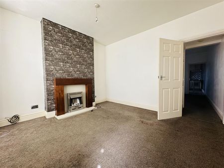 Church Road, Warwickshire, CV10 - Photo 2