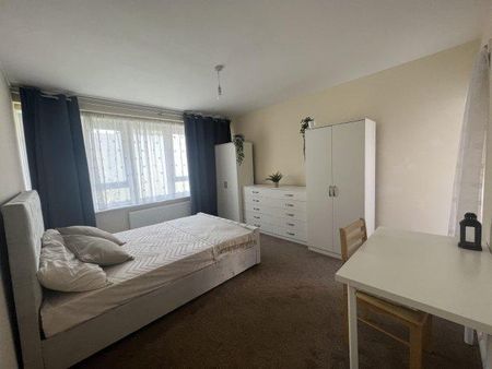 4 bedroom flat to rent - Photo 4