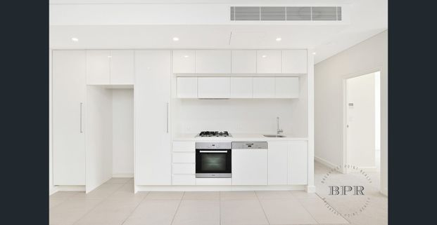 Sought-after North facing courtyard apartment. - Photo 1
