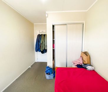 END UNIT WITH SUNNY VIEWS, OPEN HOME 27Apr 2-2:30 - Photo 6