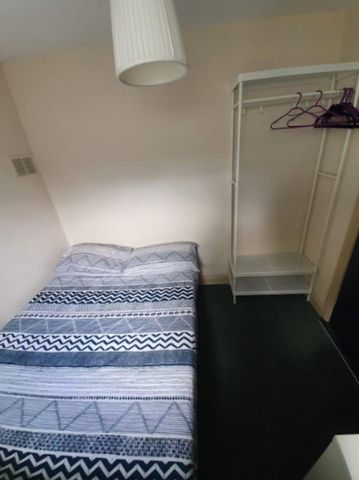 Room for rent, Royal Canal Terrace (Dublin City, Ireland) - Photo 3