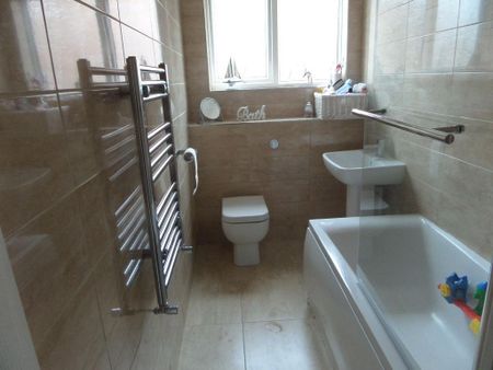 2 bedroom semi-detached house to rent - Photo 5