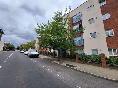 Stretford Road, Hulme, Manchester, M15 - Photo 2