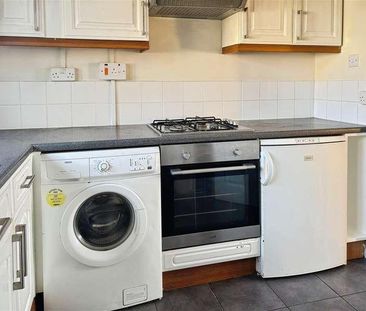 Lower Cippenham Lane, Slough, SL1 - Photo 3