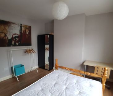 Room in a Shared House, Capri Road, CR0 - Photo 2