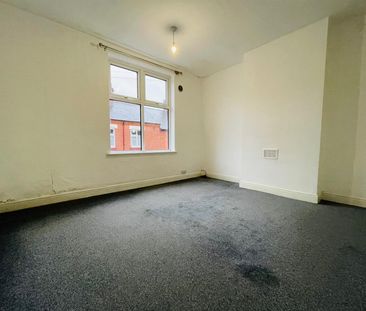 2 Bed House - mid terrace - Photo 3