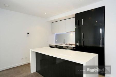Modern Two-Bedroom Apartment Moments from Bridge Road - Photo 3