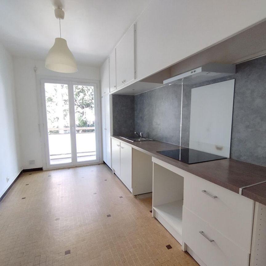 Appartement 3 pièces 84m2 MARSEILLE 10EME 851 euros - Photo 1