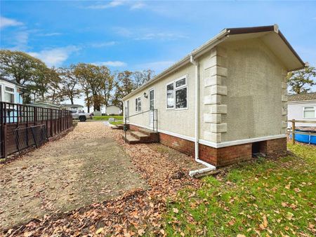 1 bedroom detached house to rent - Photo 5