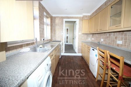 3 Bedroom House - Terraced To Let - Photo 5