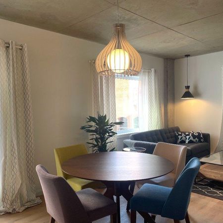 Appartements Neufs Tout meublé Tout inclus: gym, terrasse, climatisation, stationnement intérieur - Photo 3