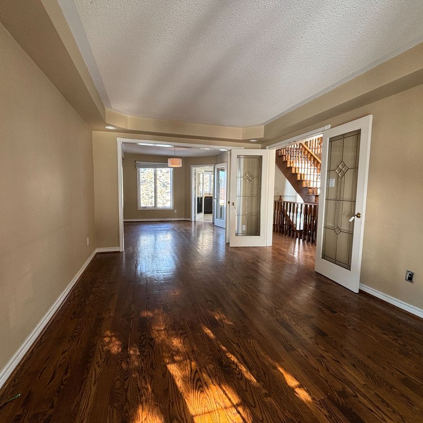 For Lease - 109 Carlyle Crescent, Aurora, Ontario - Photo 1