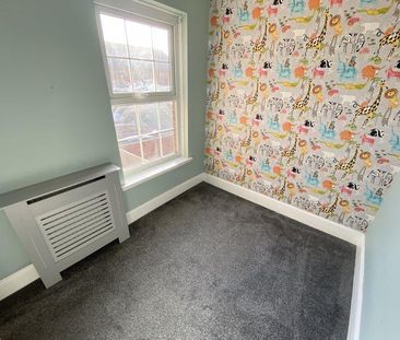 3 bedroom end of terrace house to rent - Photo 2