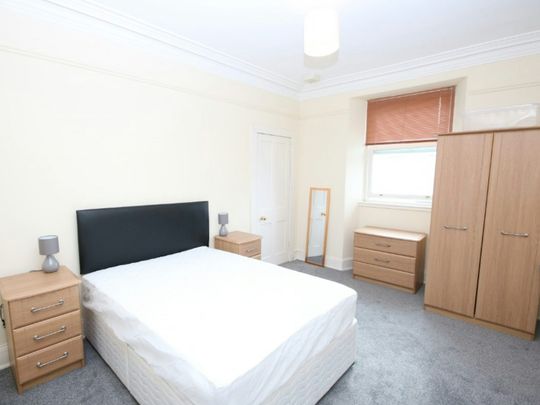Flat to rent on - Photo 1