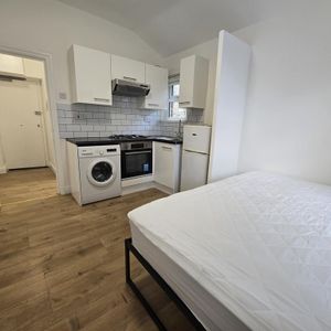 Studio to rent - Photo 2