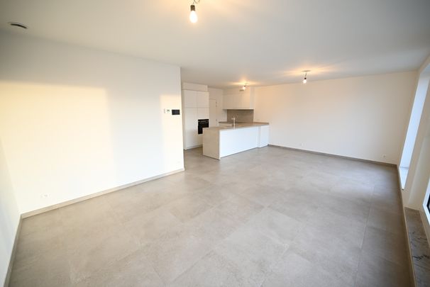 RUIM & SUBLIEM appartement met AUTOSTAANPLAATS nabij centrum Sint-Kruis - Photo 1