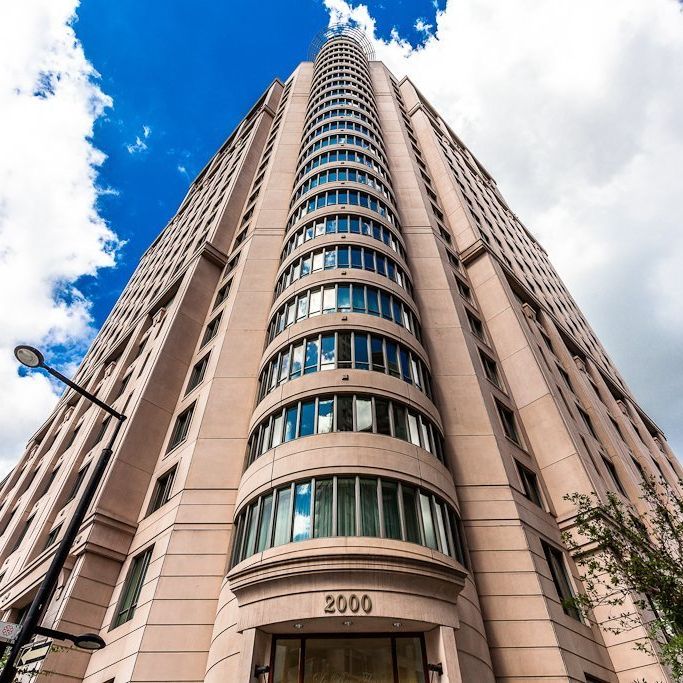 2000 Rue Drummond, Montréal (Ville-Marie), QC H3G - Photo 1