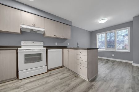 For Lease - 45 Salmon Way, Whitby, Ontario - Photo 3