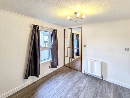 2 bedroom semi-detached house to rent - Photo 3
