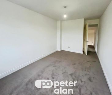 3 bedroom end of terrace house to rent - Photo 1