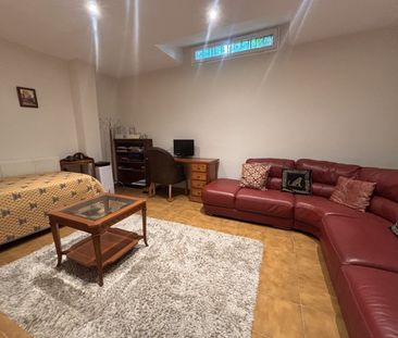 Townhouse in The Golden Mile - Photo 4