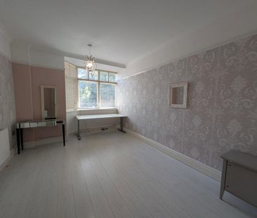 2 bedroom ground floor flat to rent - Photo 3