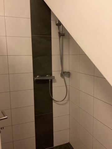 zentrales 1-Zimmer Apartment mit Einbauküche - Photo 3