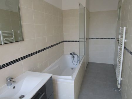 Location Appartement 3 pièces 78m² REIMS 51100 - Photo 4