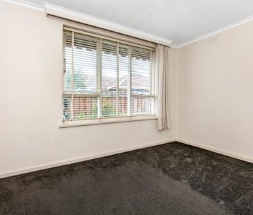 Close to Shops and Transport! - Photo 2