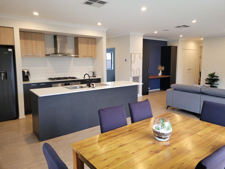 Canadian, 4BR, 2BA, 2CA, quiet court, large enclosed yard, spotlessly clean home - Photo 2