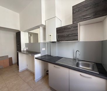 Location Appartement 5 pièces 121m² HYERES 83400 - Photo 5