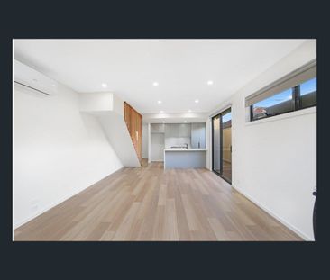 Modern Two-Bedroom Townhouse in a Fantastic Location - Photo 2