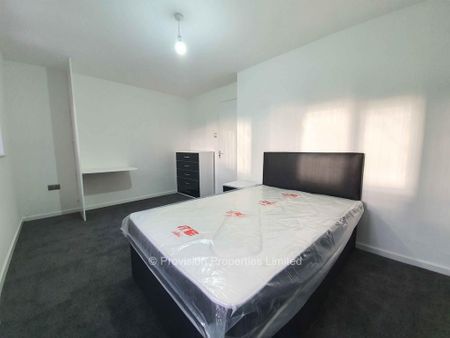 4 bedroom townhouse to rent - Photo 5