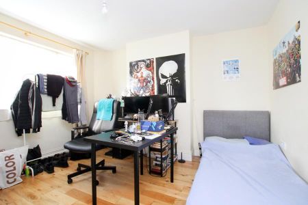 4 bedroom terraced house to rent - Photo 2