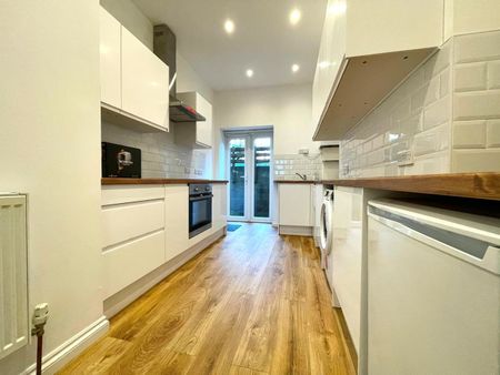 2 Bed Maisonette, London Road, SE23 - Photo 3