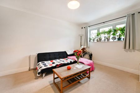 Morden Court, Morden, SM4 - Photo 5