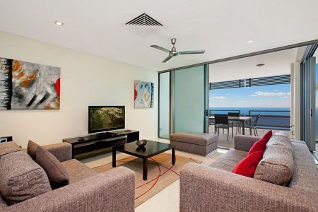 FULLY FURNISHED APARTMENT WITH STUNNING HARBOUR VIEWS! - Photo 2