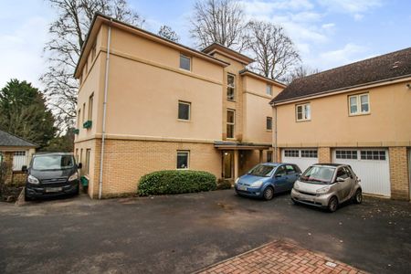 Sir Bernard Lovell Road, Malmesbury, Malmesbury, SN16 - Photo 2