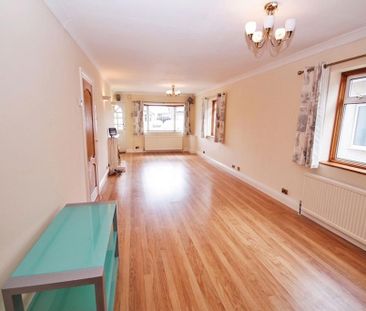 5 bedroom detached bungalow to rent - Photo 1