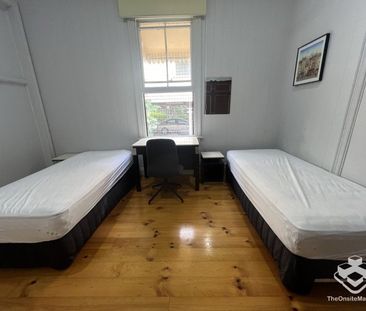 Single Room Available Now - Photo 2