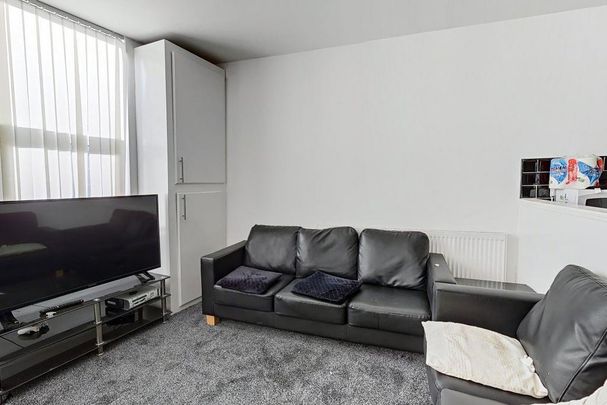 5 bedroom flat to rent - Photo 1