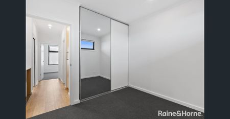 Contemporary Living in the Heart of Prospect! - Photo 3