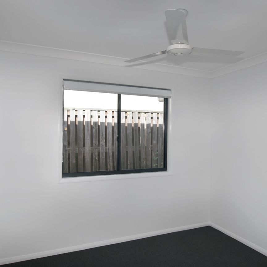 HOME IN POPULAR ESTATE! - Photo 1