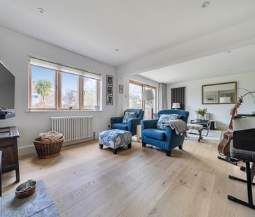 3 bedroom detached house to rent - Photo 2