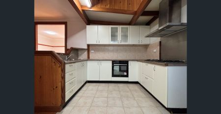 A Stunning Five-Bedroom Family Haven! - Photo 5