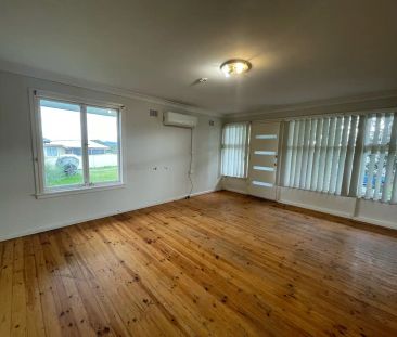 “4 Bedroom family Home” - Photo 1