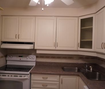 For Lease - 80 Sandcastle Drive Unit# 712, South of Baseline to Kno... - Photo 6