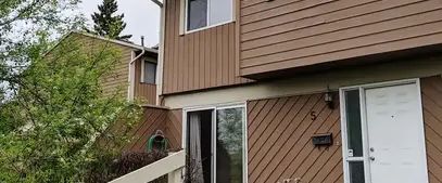 2 BEDROOM PET FRIENDLY TOWNHOUSE SW AVAIL JAN 1 GLENBROOK | 5 - 4940 39 AVE SW, Calgary - Photo 1